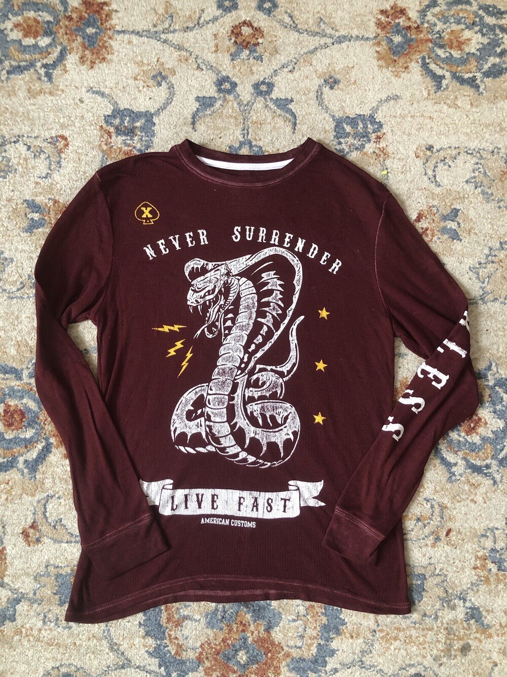 Fifth Sun Never Surrender Live Fast Shirt Mens Size M Burgandy LS Thermal